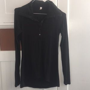 EUC Lululemon black workout shirt